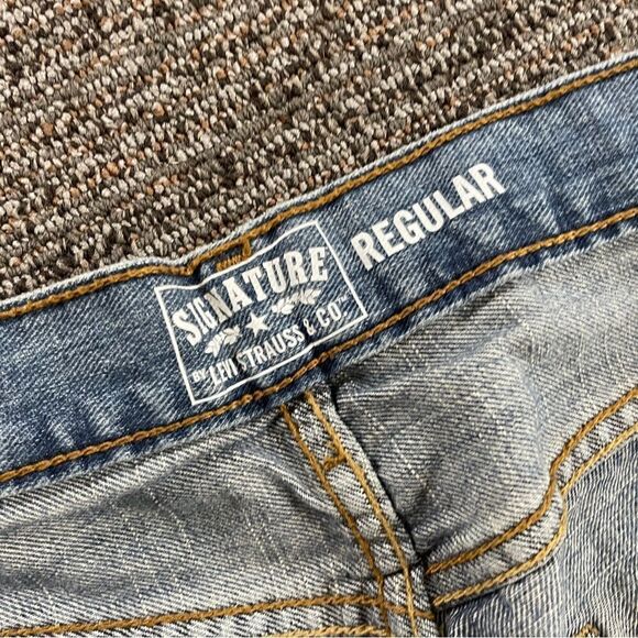 Vintage Relaxed Straight Leg Levi’s - Picture 15 of 16